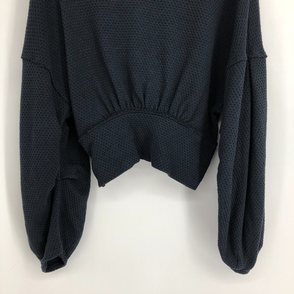 Free People Charcoal Fall For You V-Neck Long Sleeve Twist Front Cropped Tee M - Picture 12 of 15